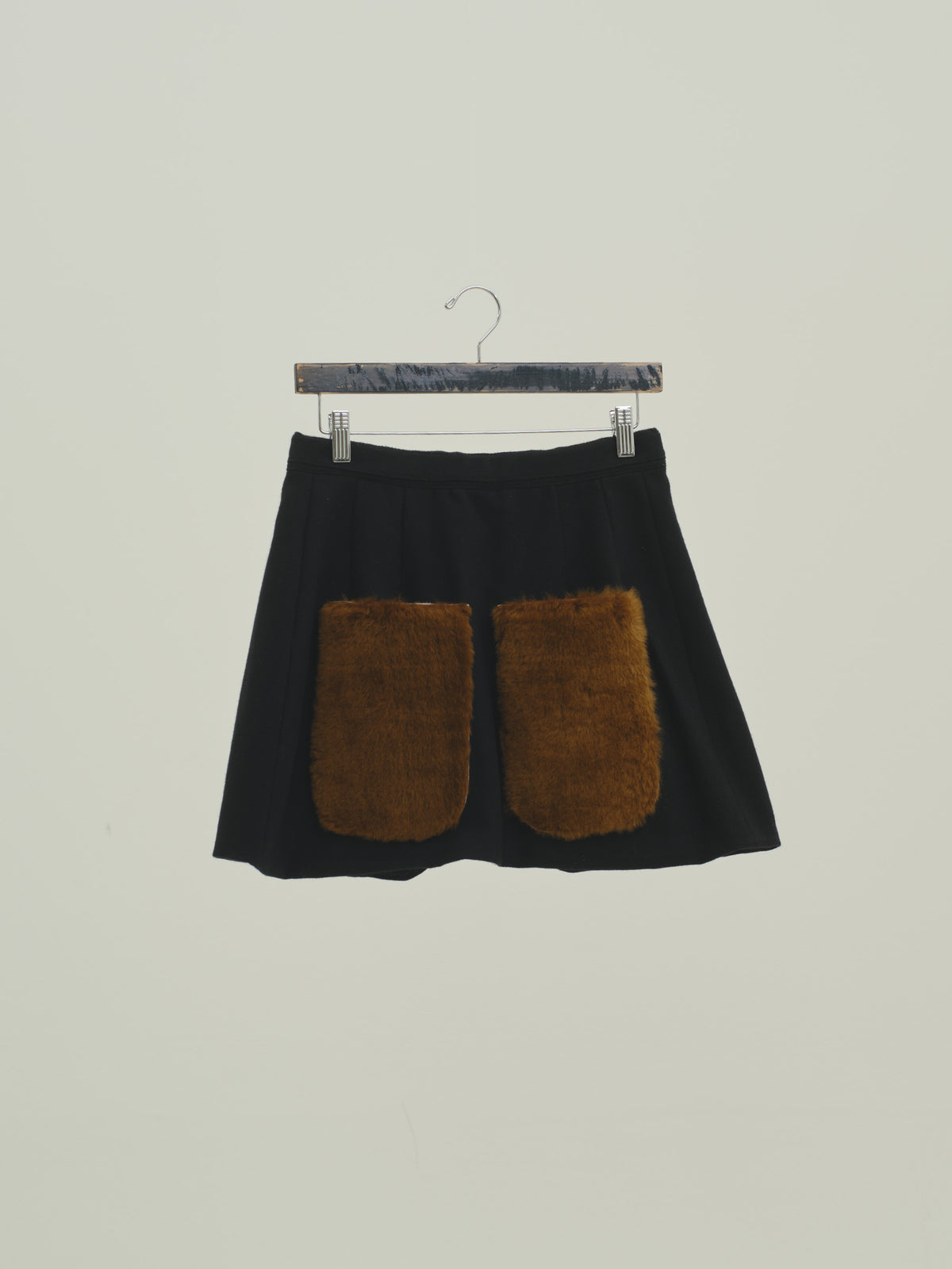 Mouton Sitting wrap skirt / black