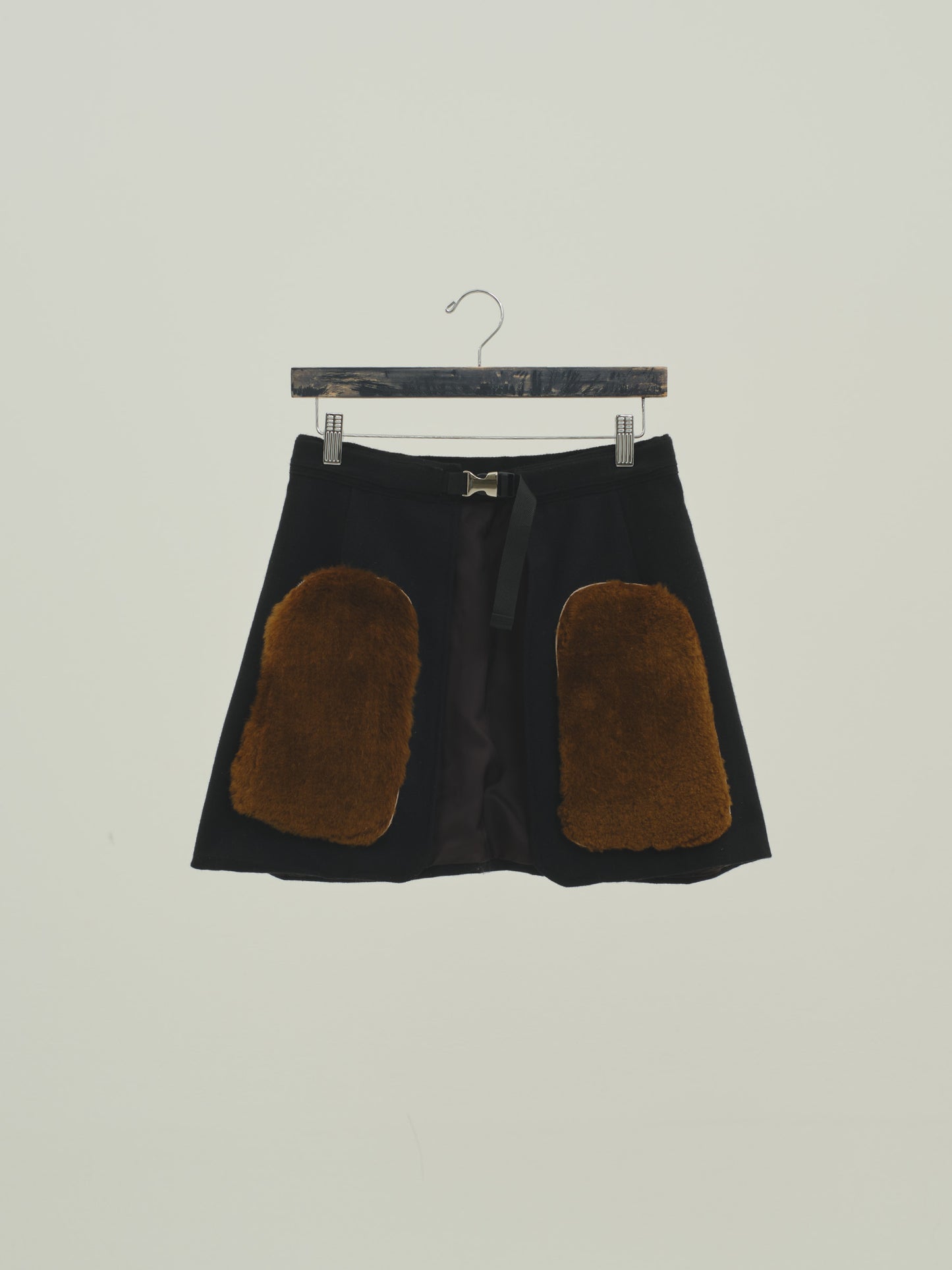 Mouton Sitting wrap skirt / black