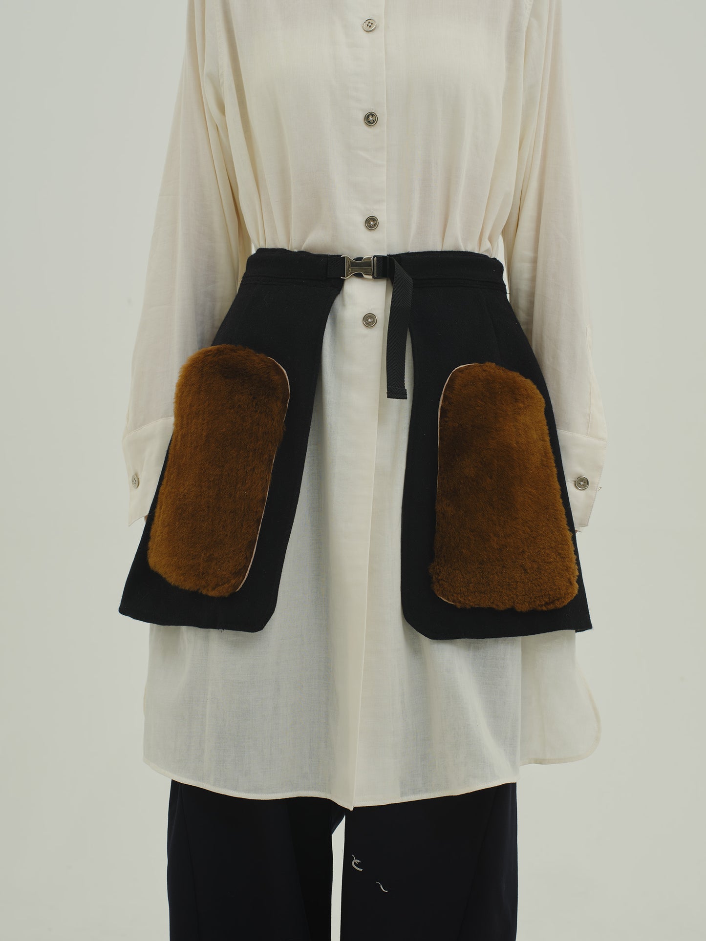 Mouton Sitting wrap skirt / black