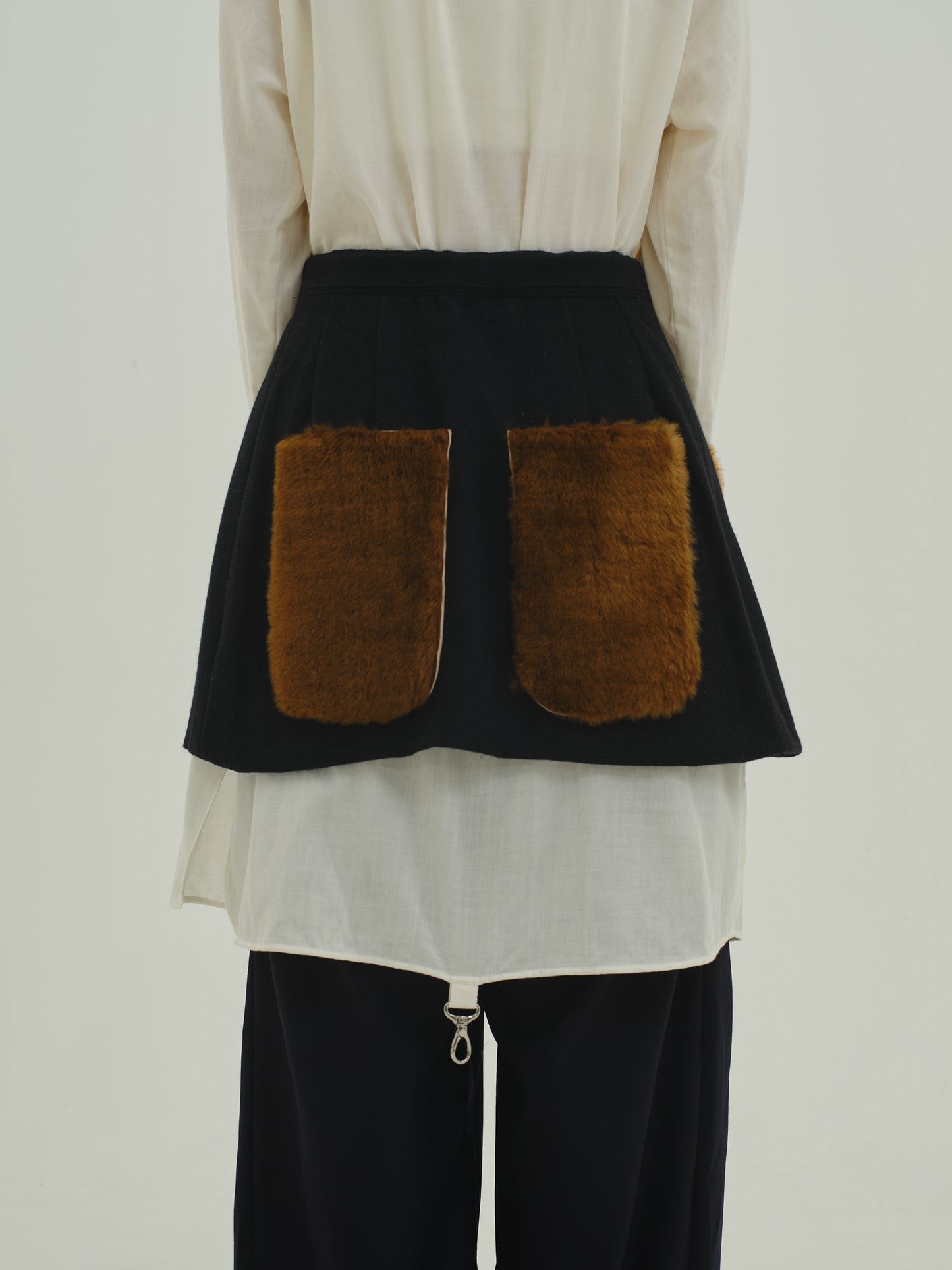 Mouton Sitting wrap skirt / black