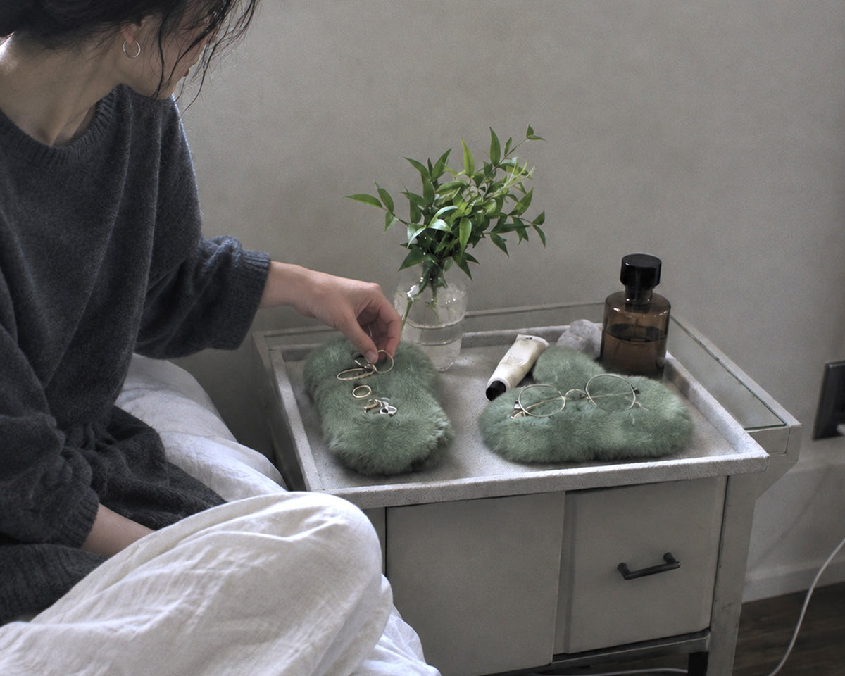 v4_bedside_woman.jpg__PID:e175618e-e74d-4555-b761-987cd813a496